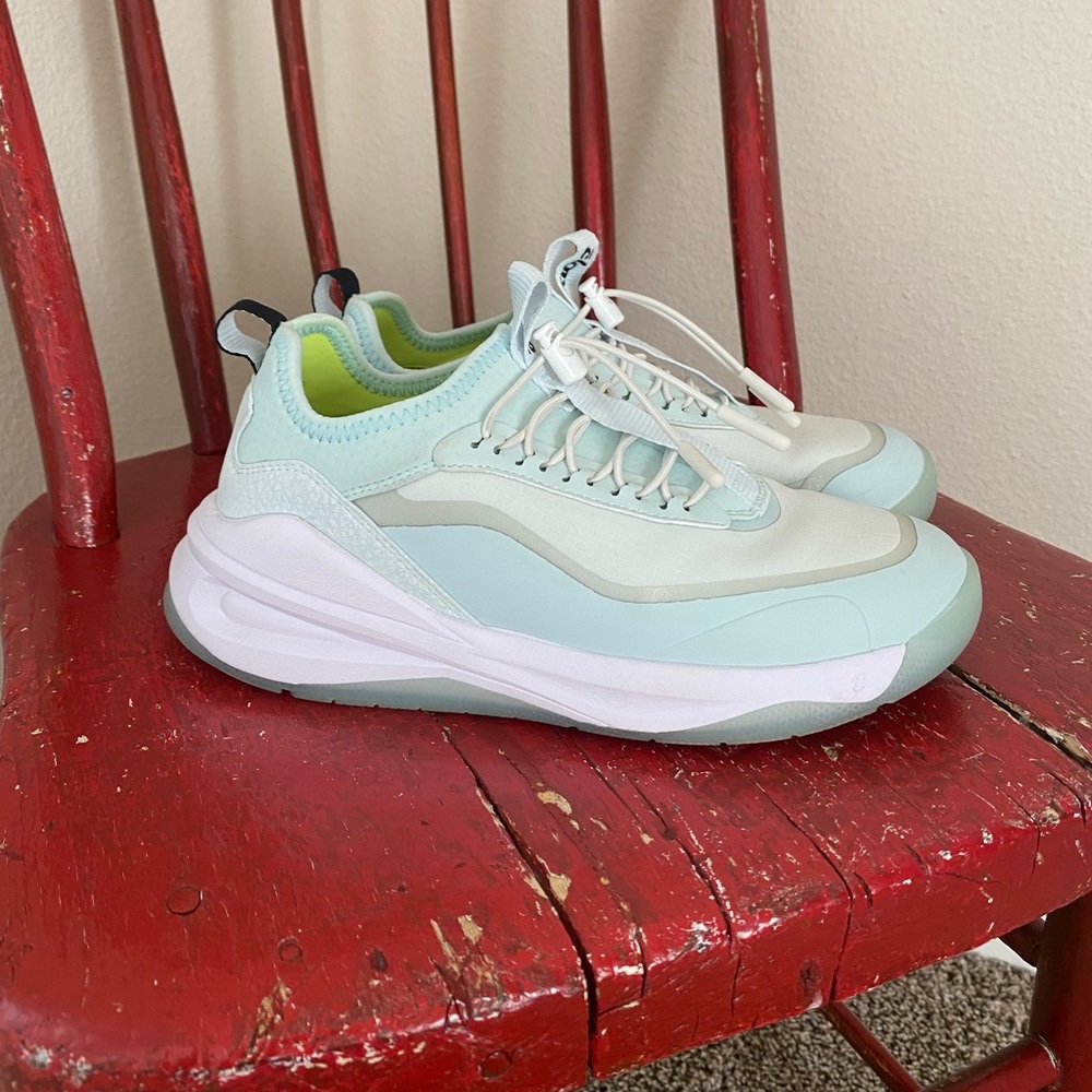 Limited Edition Clove Aeros Vapor Nursing Shoes. Water Resistant. Size 6.5 - Picture 5 of 5